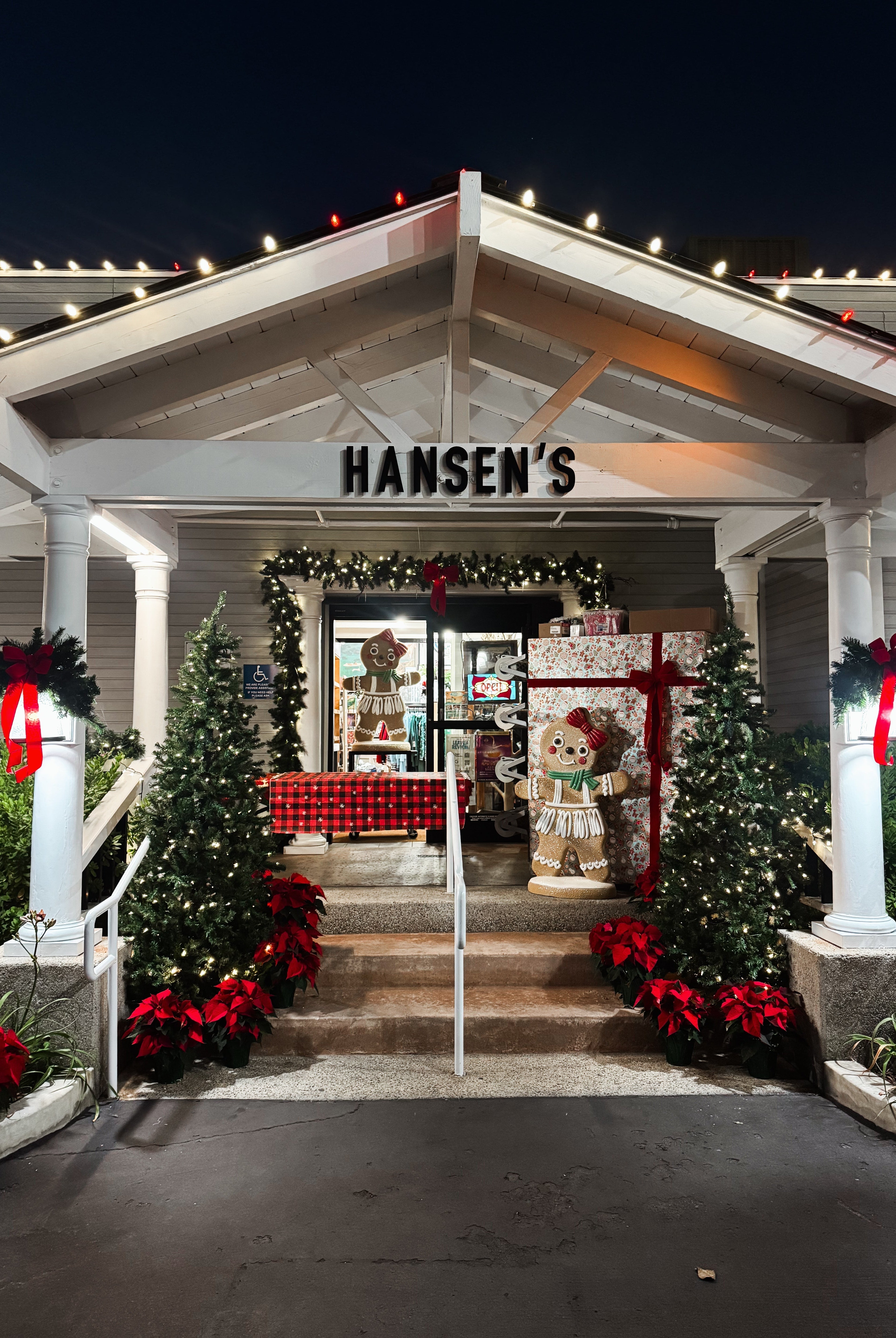 Complimentary Holiday Gift Wrapping at Hansen's!
