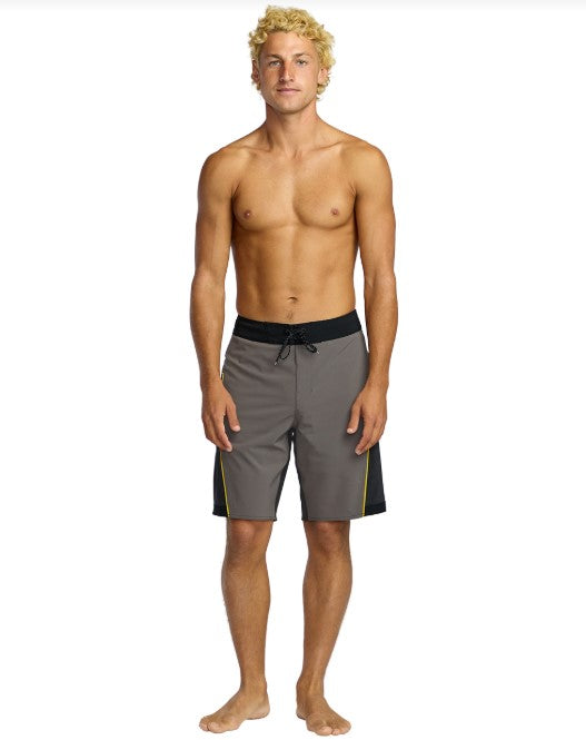 Billabong Mens Boardshorts Straddie Pro Performance 20