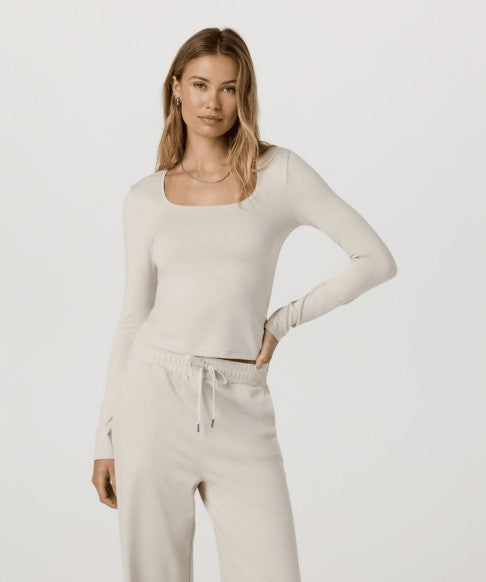 Vuori Womens Shirt Long Sleeve Halo Essential Scoop