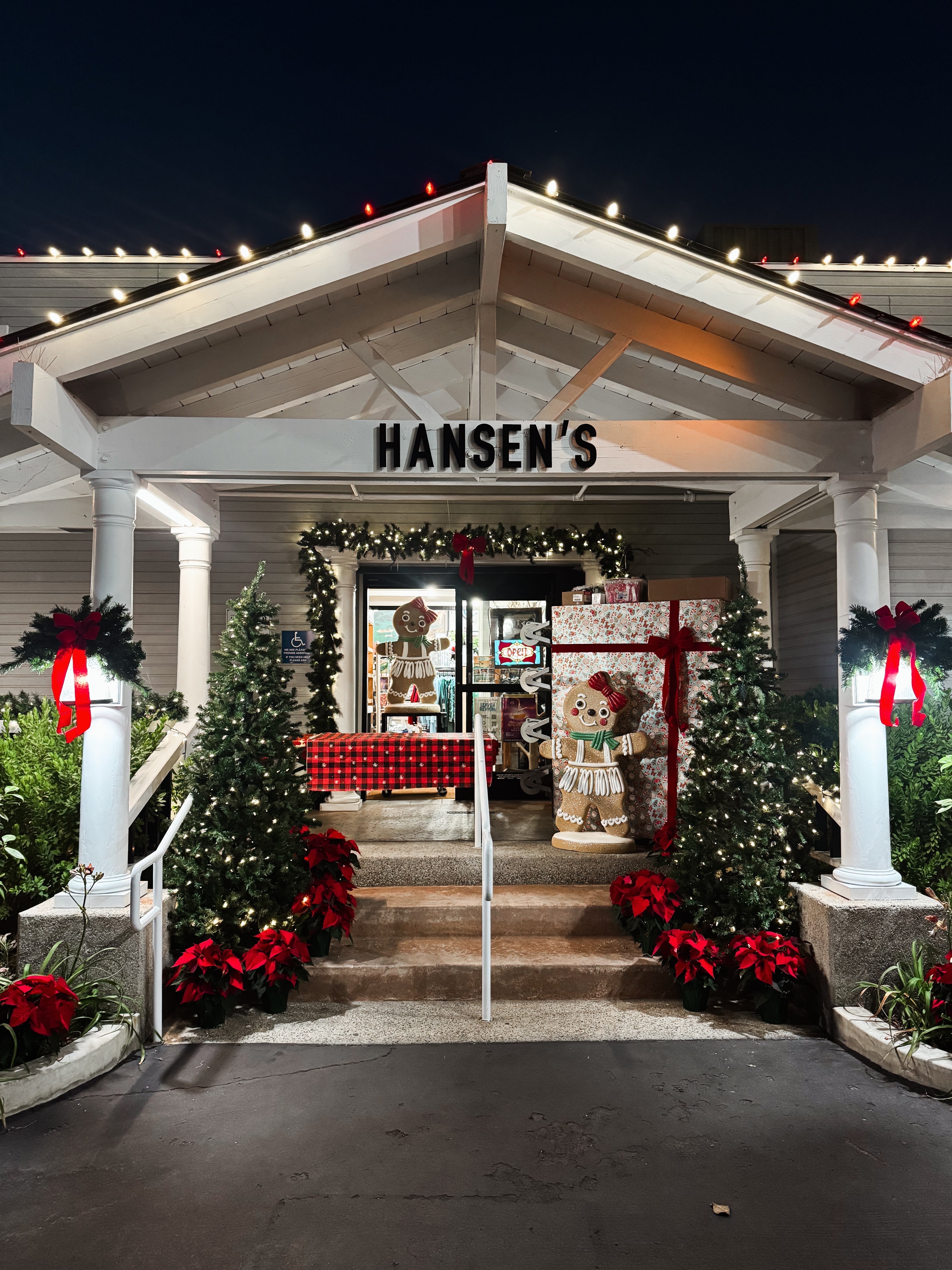 Complimentary Holiday Gift Wrapping at Hansen's!