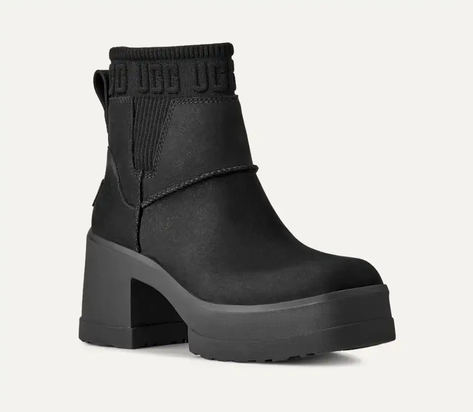 UGG™ Womens Boots Moxy Chelsea