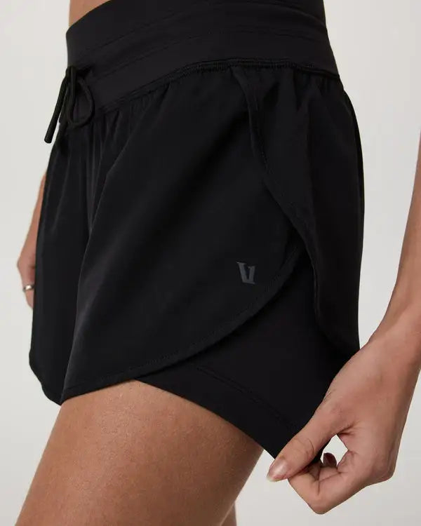 Vuori Womens Shorts Daily Speed Short 2.5